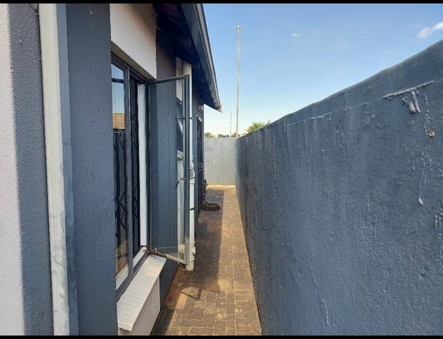 2 BEDROOM HOUSE FOR SALE IN SKY CITY